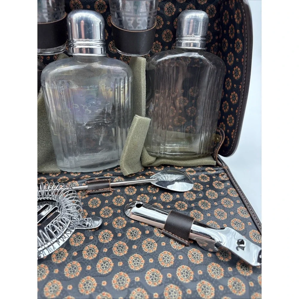 Vintage Travel Bar Set 3 Flasks 2 Shot Glasses Leather Carrying Case Brown Retro